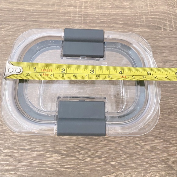 Rubbermaid Brilliance Food Storage Container for Pantry - Picture 3 of 6